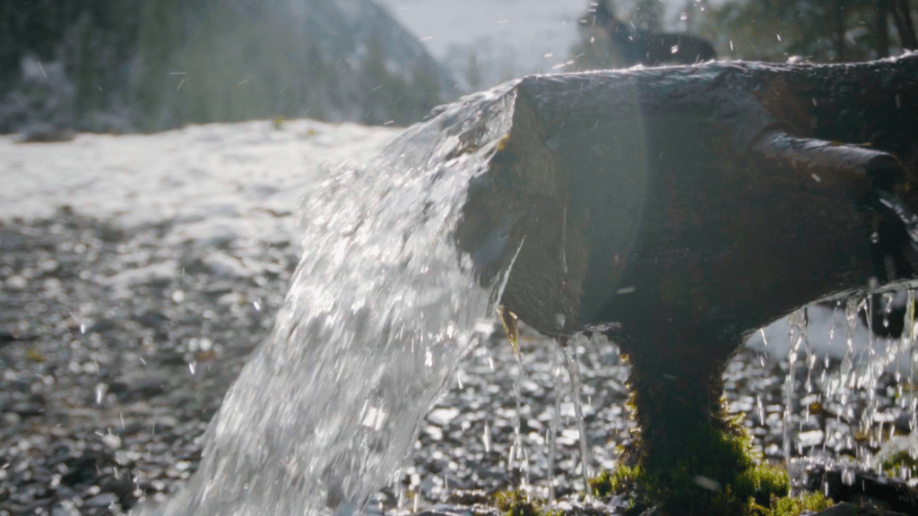 Water stroompje in Oostenrijkse natuur