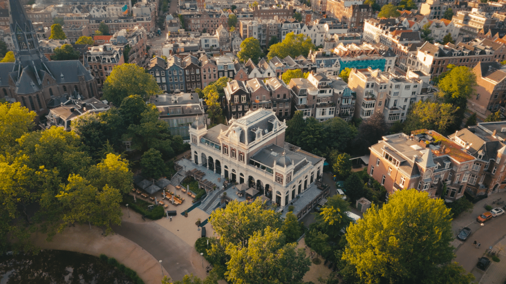 Drone beeld van Parkzuid in Amsterdam Vondelpark