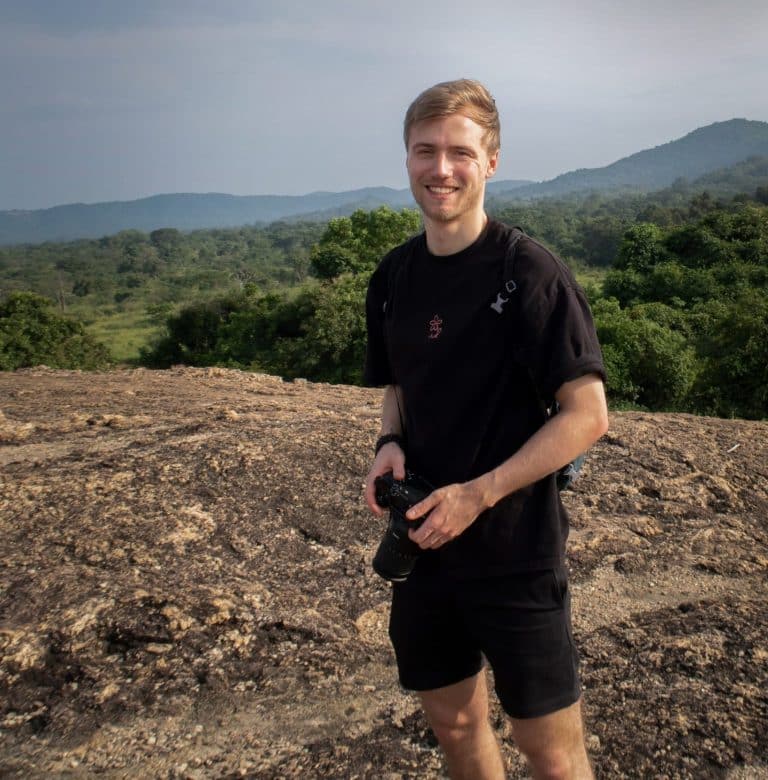Man met camera in Sri Lanka